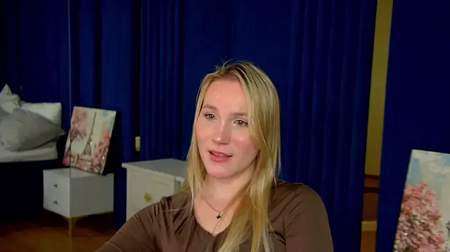 ElaraVoltage Chat XXX live