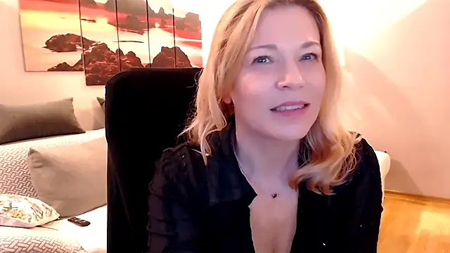 love-bionda Chat XXX live