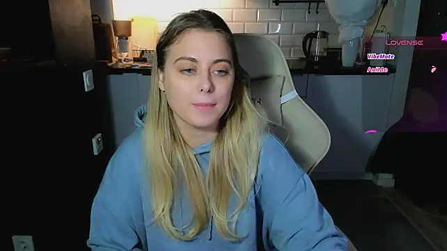 blonde_kellyy Adlı Modelin Canlı XXX Sohbeti