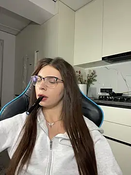 CurlyLara Chat XXX live
