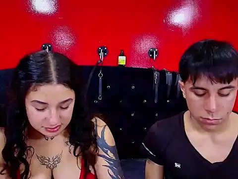 XXX chat uživo modela DamellsVs