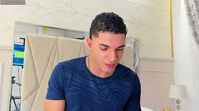 แชท XXX สดของ Adrien_Monteiro