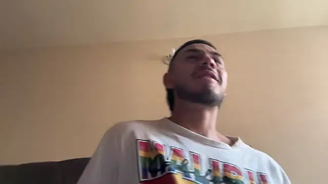 Chatroom XXX en direct de Taylor_DiamondBoy