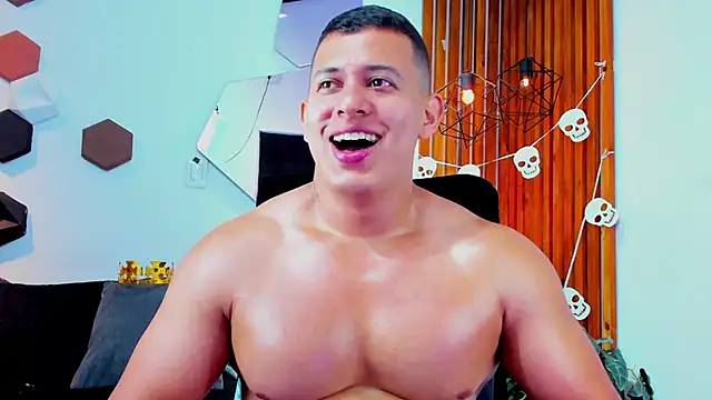 RomanCroftn Live XXX chat