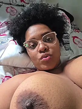 corinastonee Adlı Modelin Canlı XXX Sohbeti