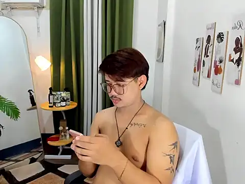 Show modela GabinJuicyHugeCock na web-kameri
