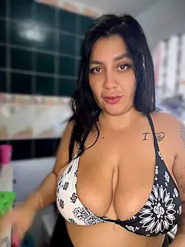 Vicky_Sixx Adlı Modelin Canlı XXX Sohbeti