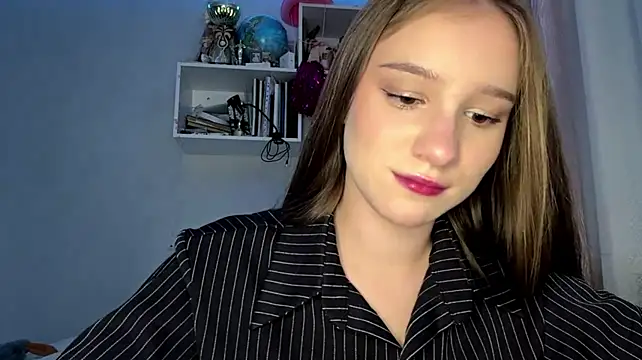 DonetteAlaya Adlı Modelin Canlı XXX Sohbeti