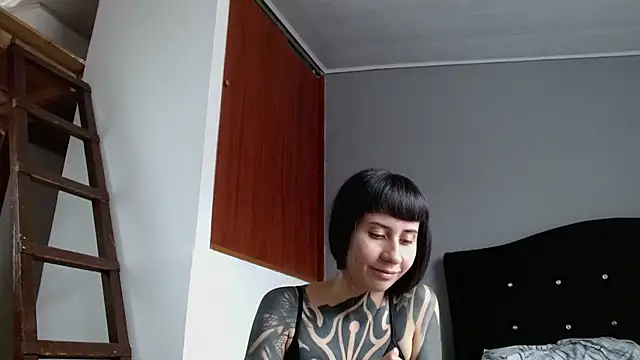 Emilia_1995's Live XXX Chat