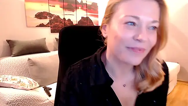love-bionda Chat XXX live
