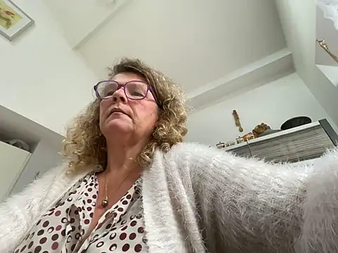 Linda17340 live XXX chat