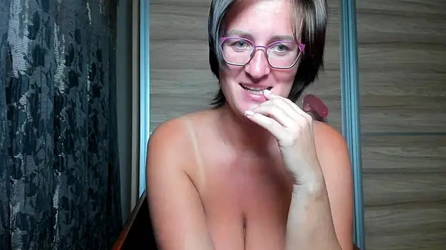 CurvyJules69 Chat XXX live