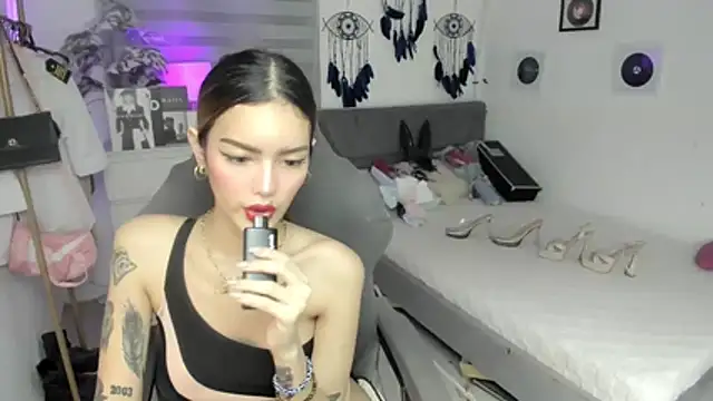 AlexandraMooree Chat XXX live