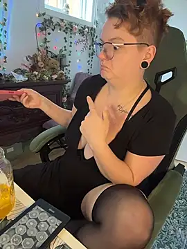 צ'אט XXX בשידור חי של CurvesNChaos