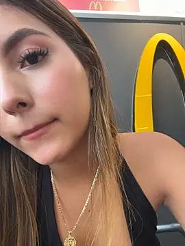 Valeria-escobar Adlı Modelin Canlı XXX Sohbeti