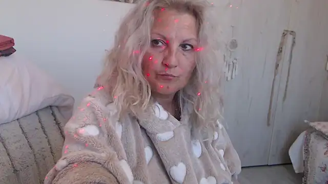 צ'אט XXX בשידור חי של Divineblond