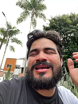 Czat XXX na żywo – MichaelBear_21