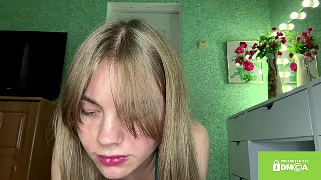 SunnyStrike Adlı Modelin Canlı XXX Sohbeti