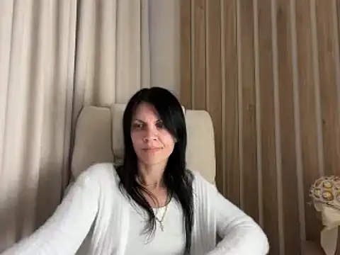 InjaAtHome Adlı Modelin Canlı XXX Sohbeti