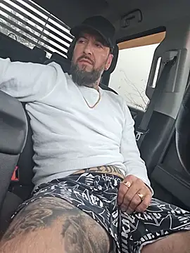 צ'אט XXX בשידור חי של Beardedtattood