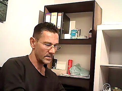 צ'אט XXX בשידור חי של mastercharisma35