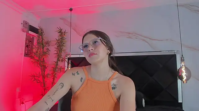 AngelaaCute_ Adlı Modelin Canlı XXX Sohbeti