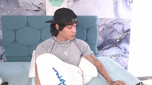 MaximilianRoth's Live XXX Chat