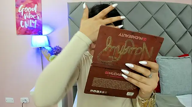 NahomyAdams 라이브 XXX 채팅
