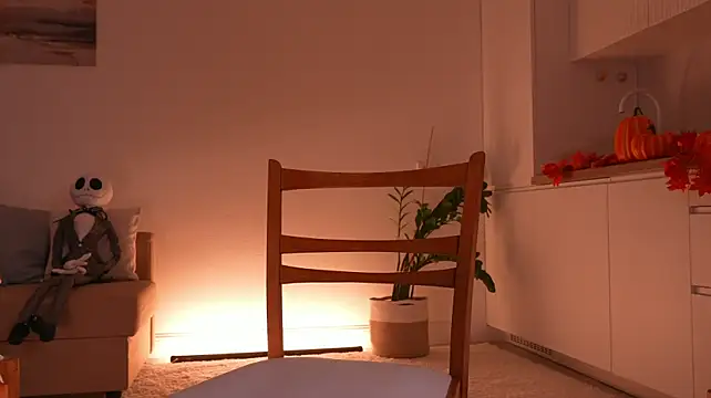 Miablueye Chat XXX live
