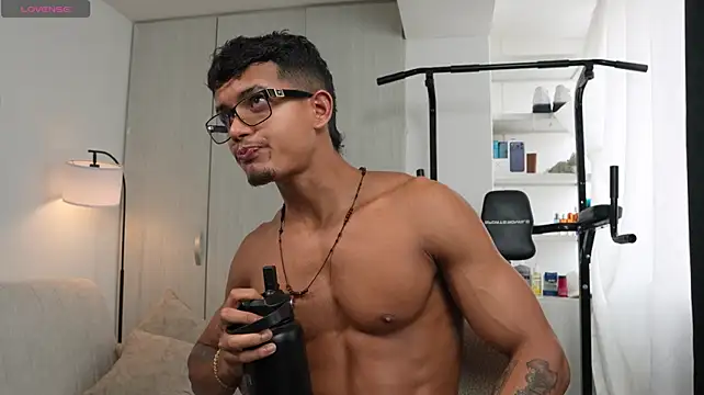 Paradise_boy__ live XXX chat