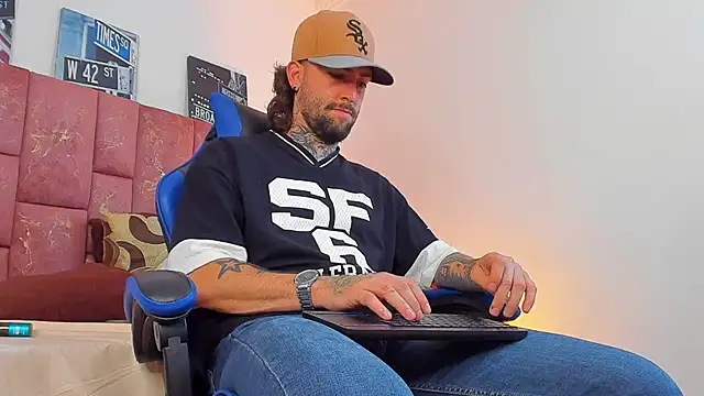 ALPHA_MASTER1 Live XXX Chat