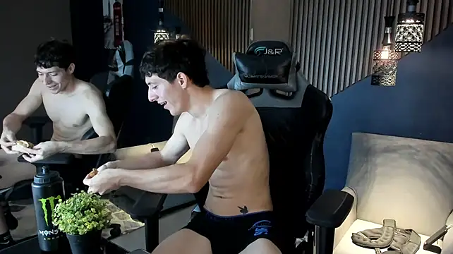 TheGhostforeeonss Chat XXX live