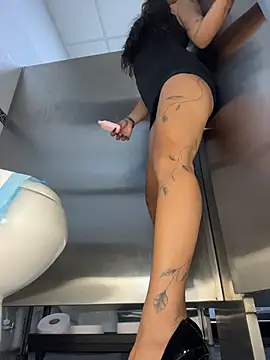 צ'אט XXX בשידור חי של MystiqueXXX