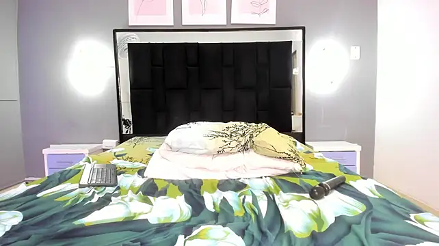 zoe_curvyy Chat XXX live
