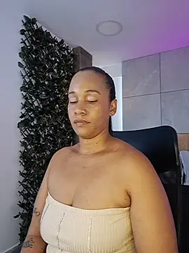 EbonyHorrny Chat XXX live