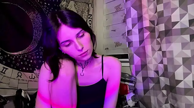 Chat +18 de SweetFemBoyy ao vivo