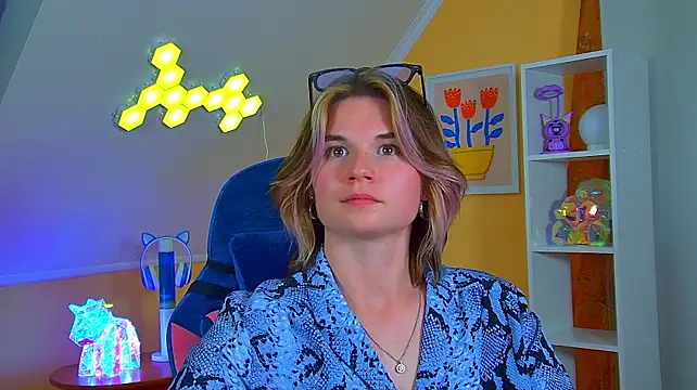 AliceAllard Adlı Modelin Canlı XXX Sohbeti