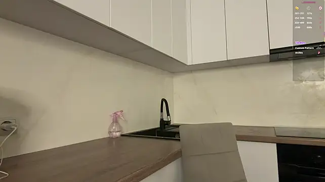 XXX chat uživo modela Carolini_i