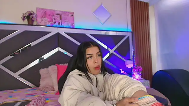 Bratz_x Adlı Modelin Canlı XXX Sohbeti