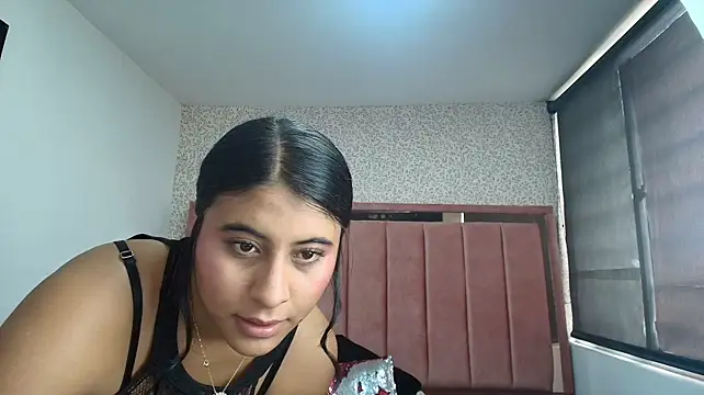 Mia___Rousse__ Adlı Modelin Canlı XXX Sohbeti