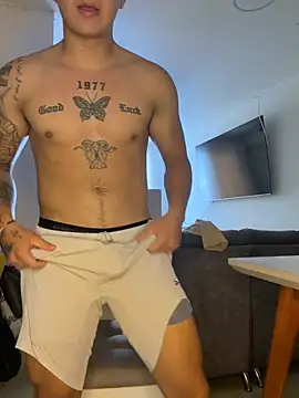 Chat +18 de Christopher_strongg ao vivo