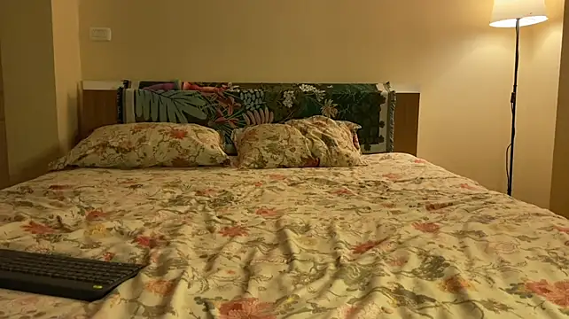 KellyTwink Chat XXX live