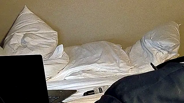CloudyMuscle28 webkamerás műsora