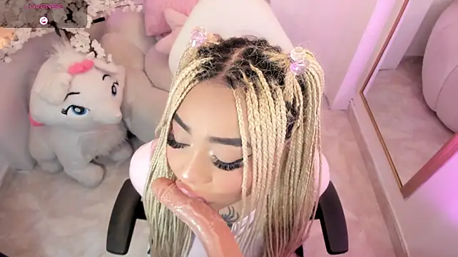 XXX chat uživo modela conny__curly
