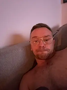 SoberingTadpole's Live XXX Chat