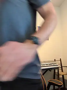 צ'אט XXX בשידור חי של noahbahdy
