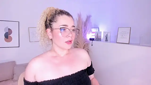Susan_blond Chat XXX live