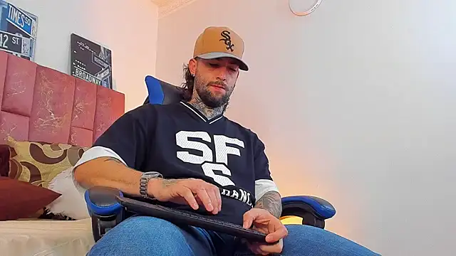 ALPHA_MASTER1 – Naživo XXX chat