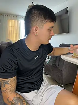 Chat +18 de Christopher_strongg ao vivo