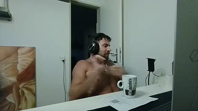 alpha-hunk Chat XXX live